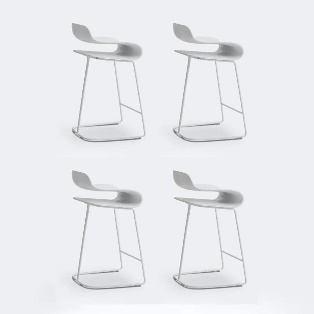 Tabouret de bar industriel en plastique et structure en acier, dossier bas et sans accoudoirs