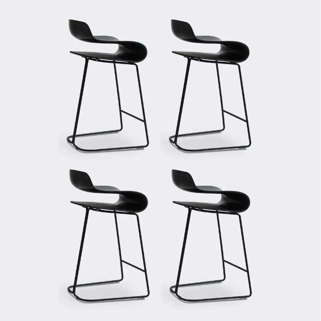 Tabouret de bar industriel en plastique et structure en acier, dossier bas et sans accoudoirs