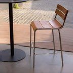 Tabouret de bar robuste avec structure en acier et dossier confortable en bois brun