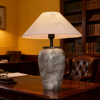 Lampe de table moderne en céramique grise avec abat-jour en tissu