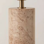 Lampe de table élégante avec base en marbre beige et abat-jour en tissu