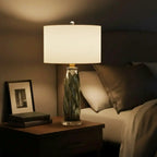 Lampe de table moderne en verre vert torsadé avec abat-jour en tissu