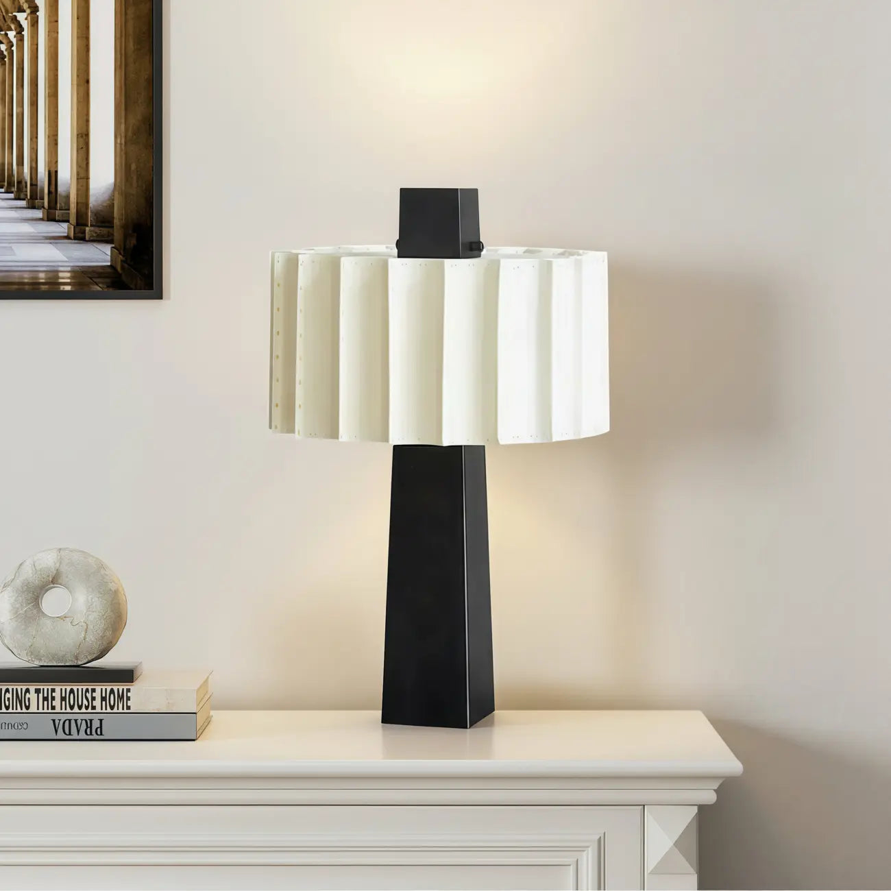 Lampe de table moderne en fer avec LED et abat-jour plissé