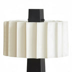 Lampe de table moderne en fer avec LED et abat-jour plissé