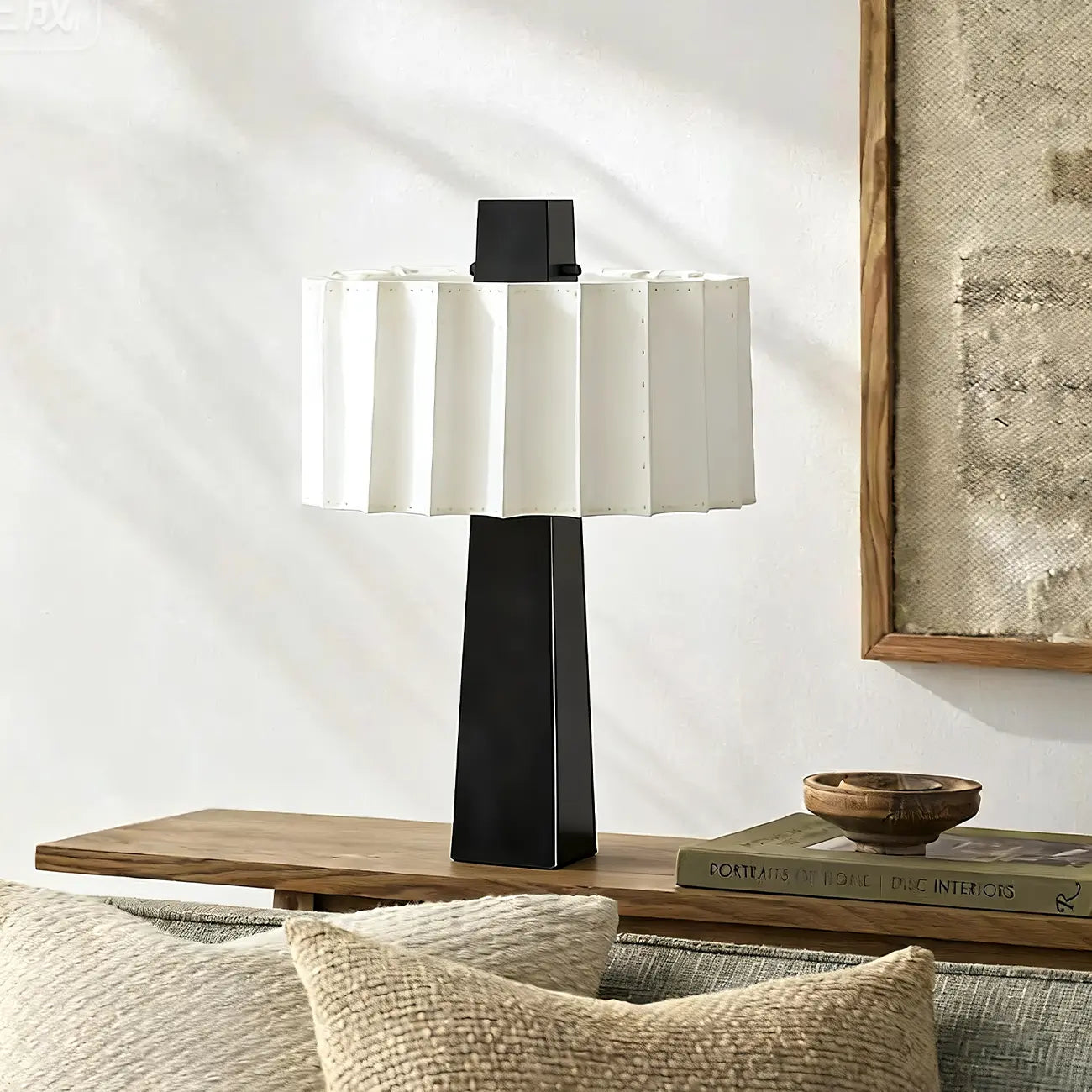 Lampe de table moderne en fer avec LED et abat-jour plissé