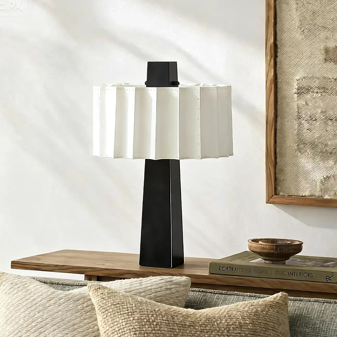 Lampe de table moderne en fer avec LED et abat-jour plissé