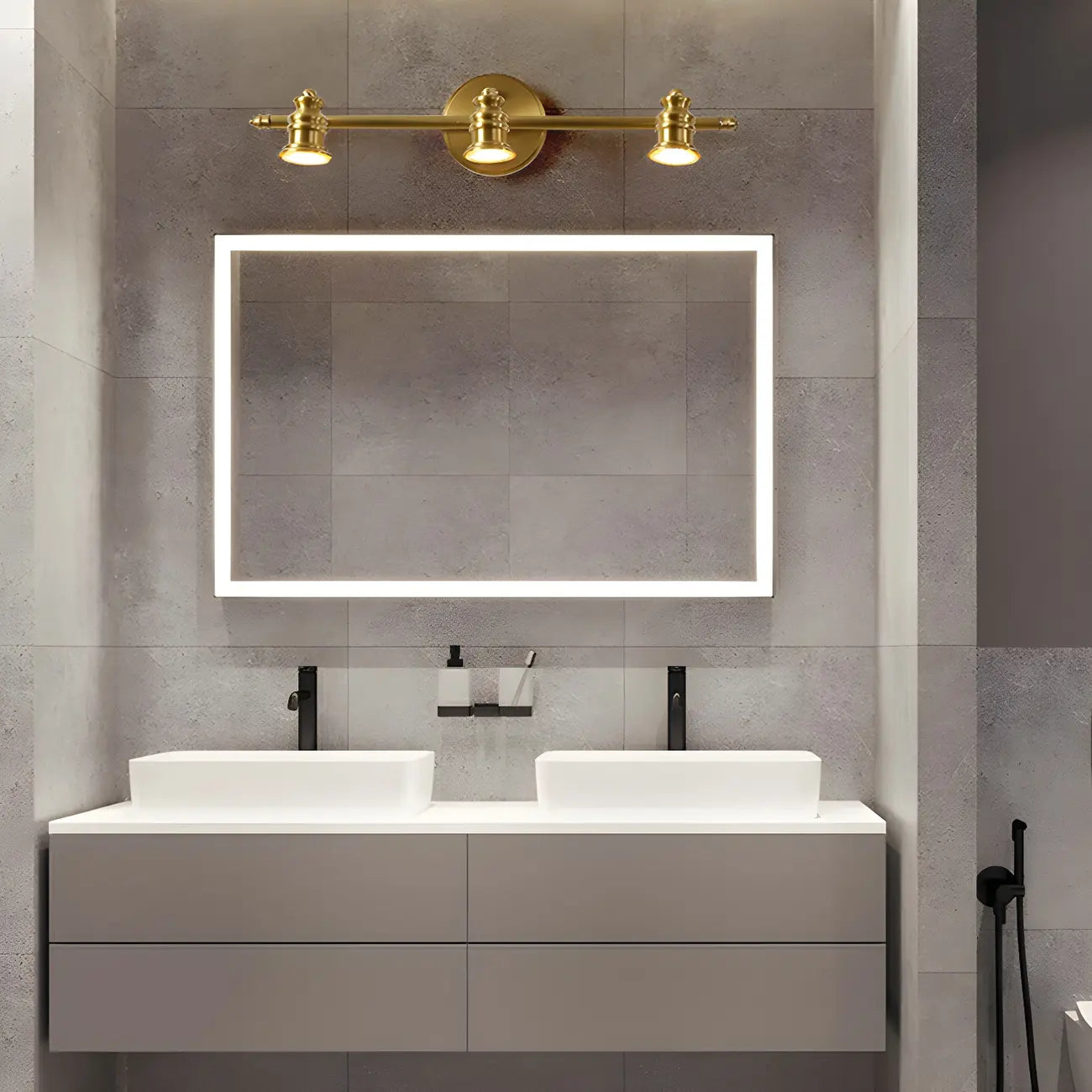 Applique murale élégante en métal doré avec abat-jour en cuivre pour salle de bain