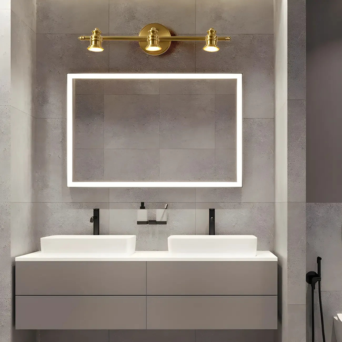 Applique murale élégante en métal doré avec abat-jour en cuivre pour salle de bain