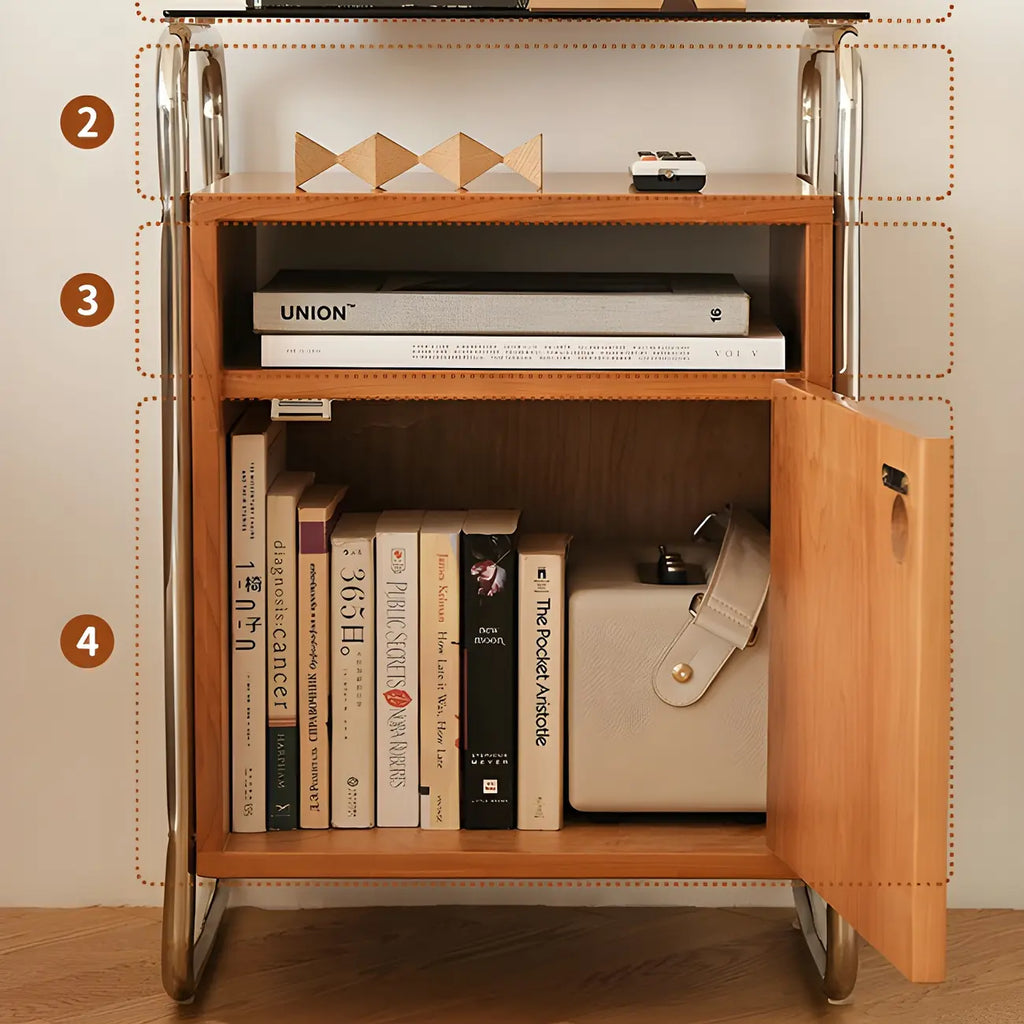 Table de chevet étroite en bois clair avec plateau en verre et finition naturelle
