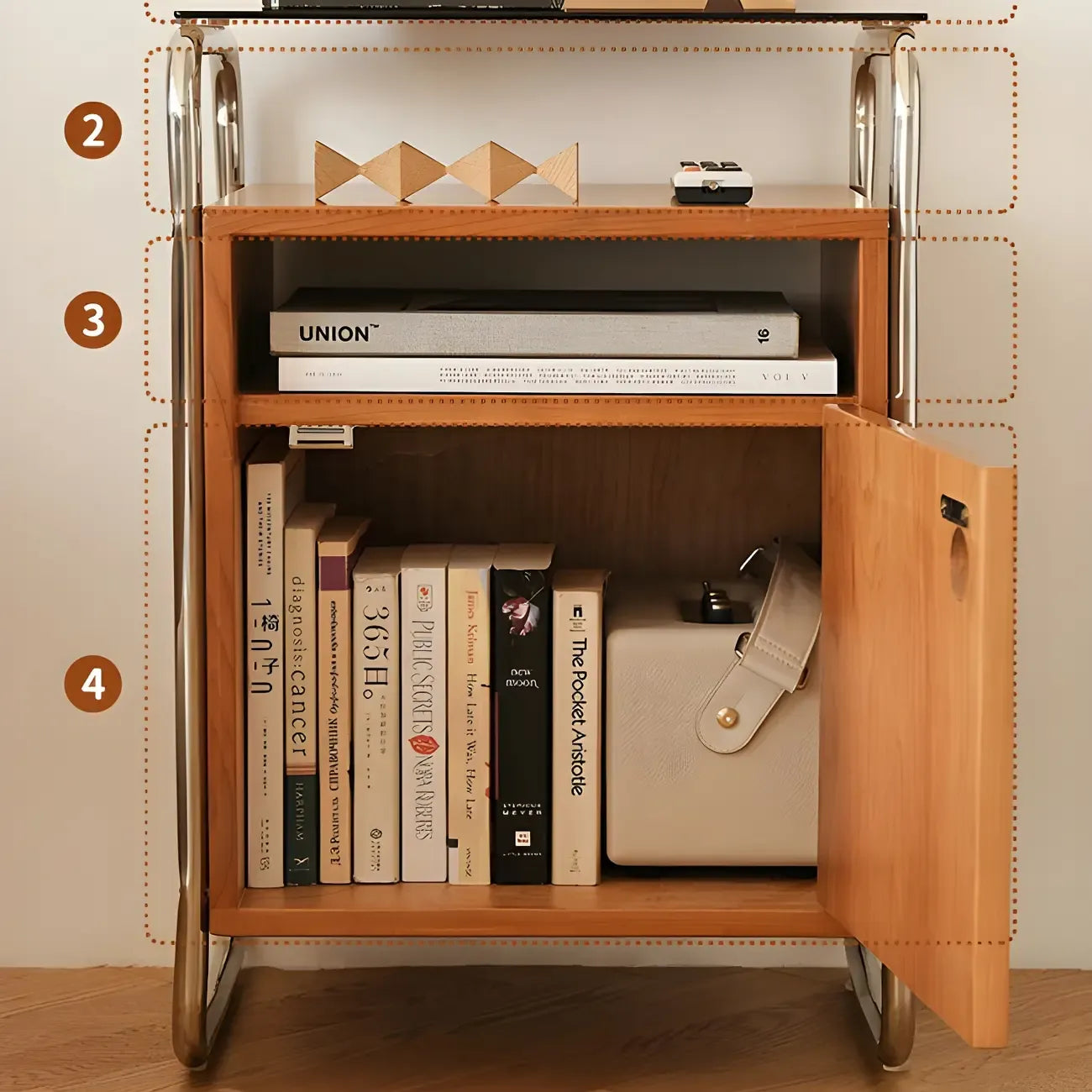 Table de chevet étroite en bois clair avec plateau en verre et finition naturelle