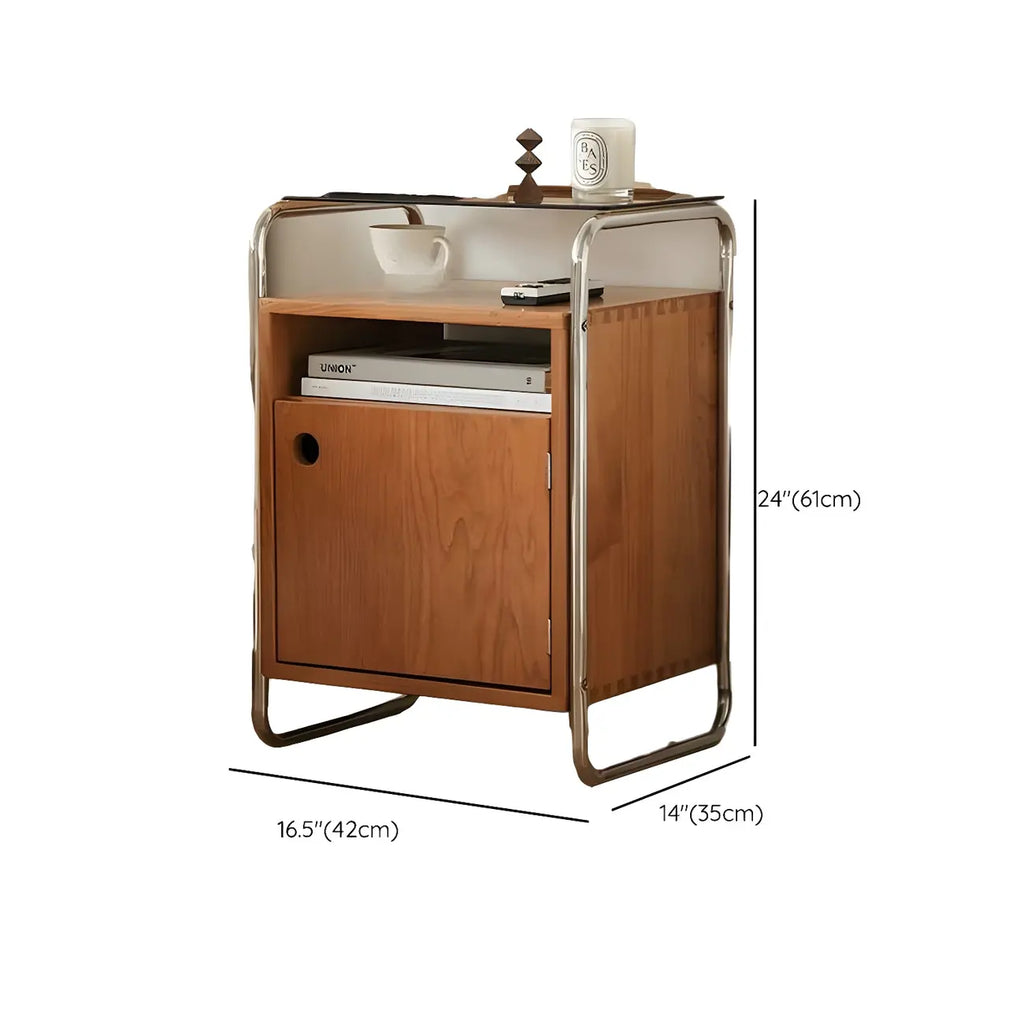 Table de chevet étroite en bois clair avec plateau en verre et finition naturelle