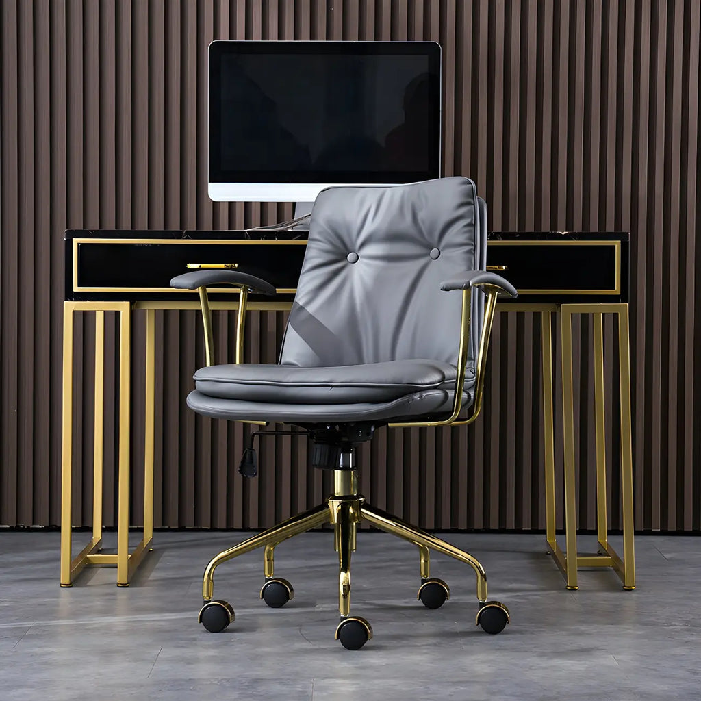 Fauteuil de bureau réglable en cuir capitonné avec base dorée