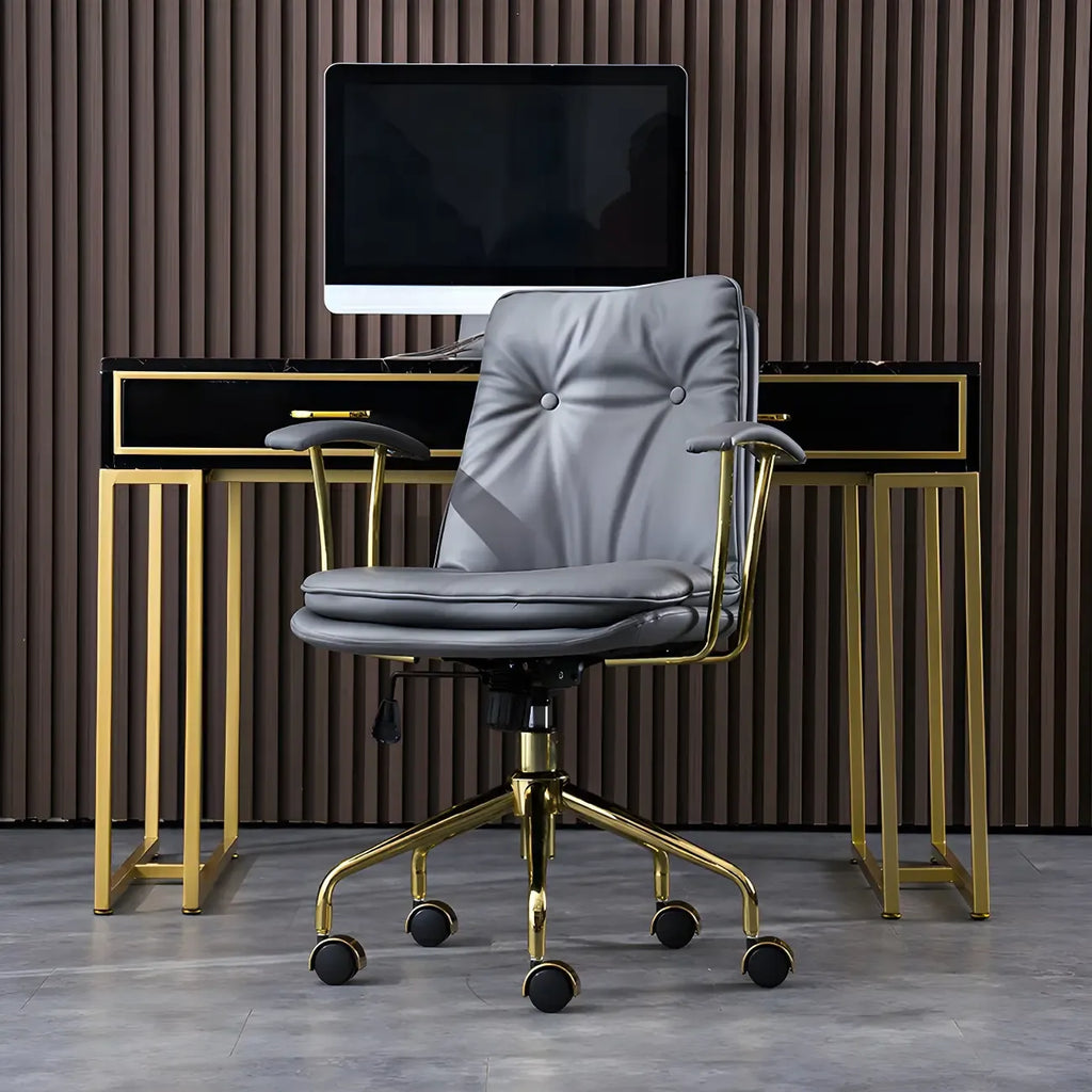 Fauteuil de bureau réglable en cuir capitonné avec base dorée