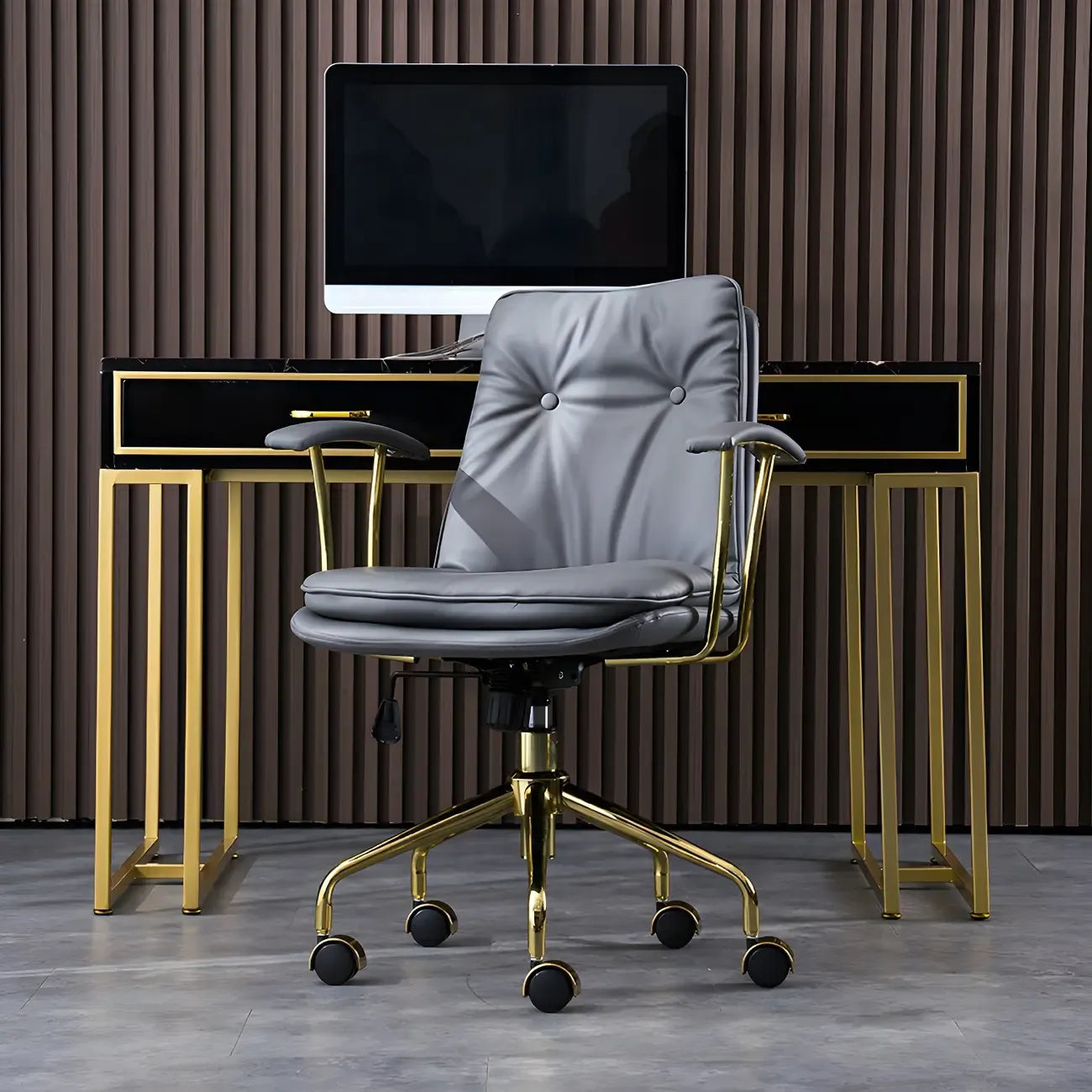 Fauteuil de bureau réglable en cuir capitonné avec base dorée
