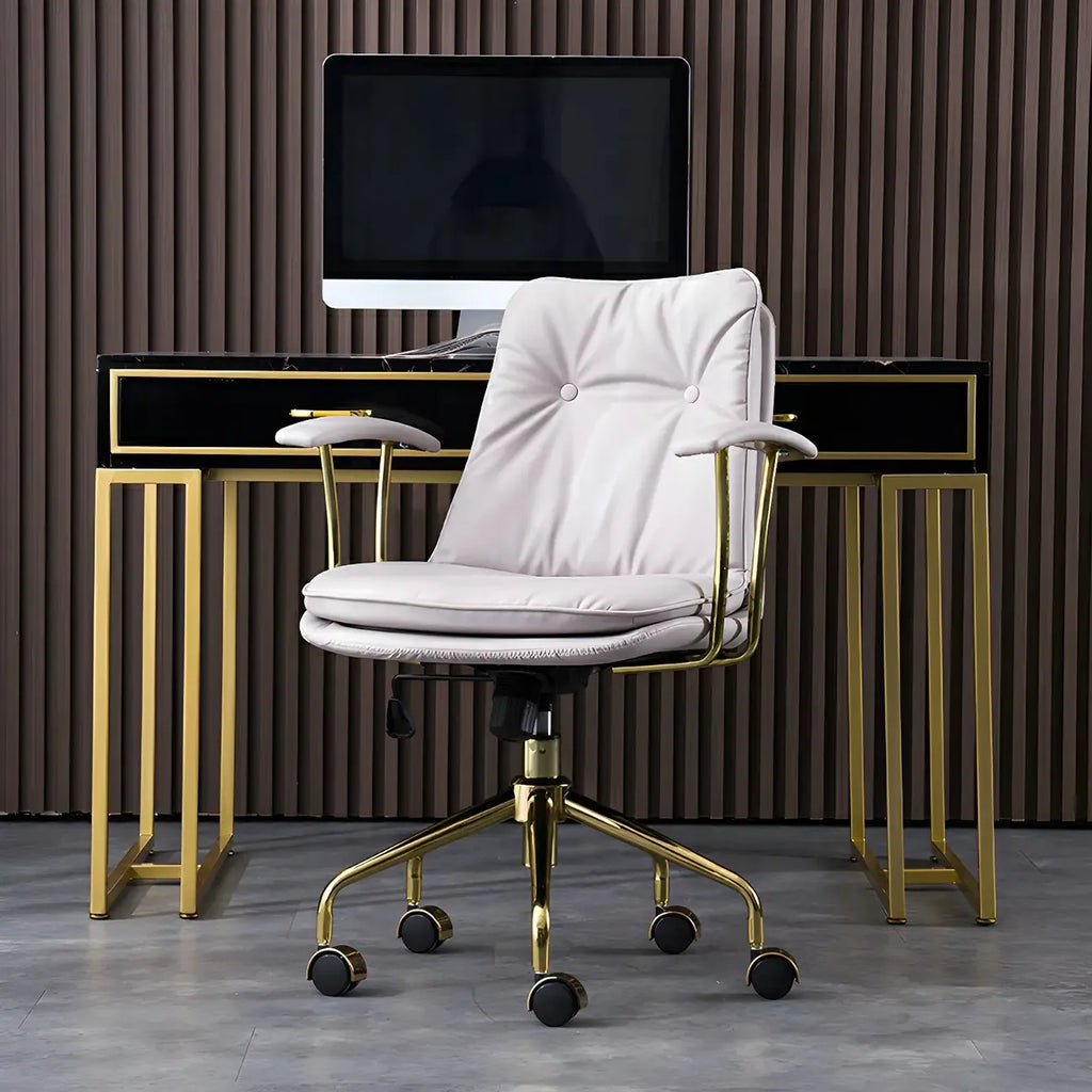 Fauteuil de bureau réglable en cuir capitonné avec base dorée