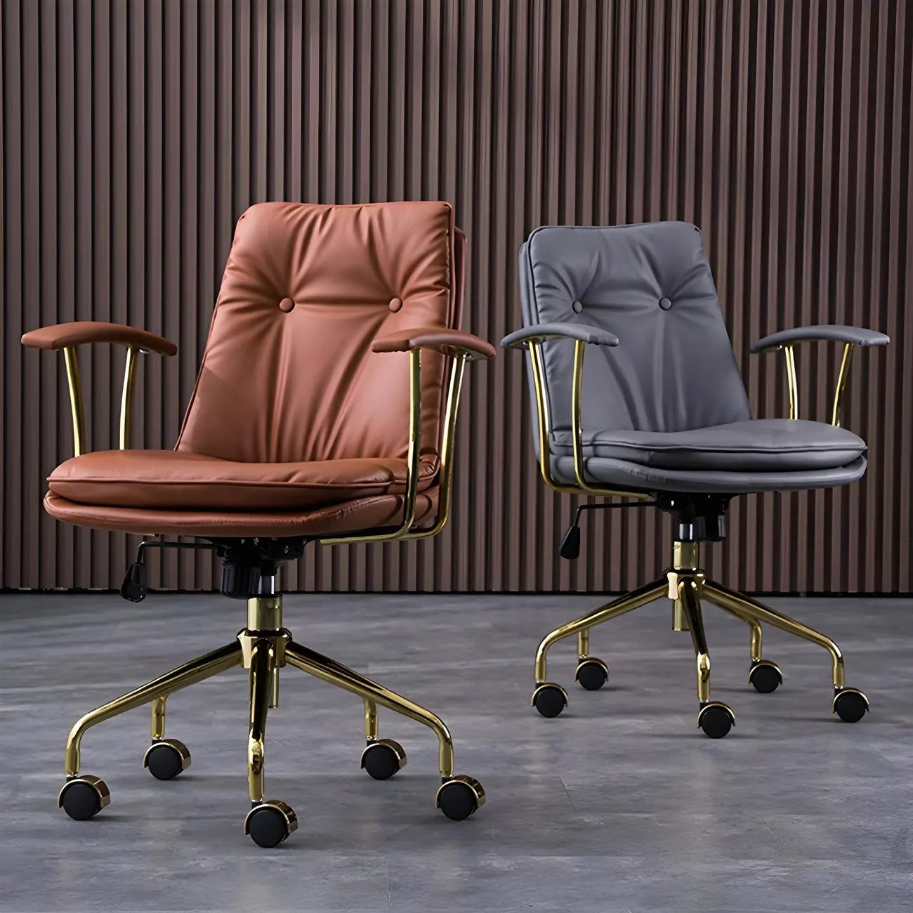 Fauteuil de bureau réglable en cuir capitonné avec base dorée