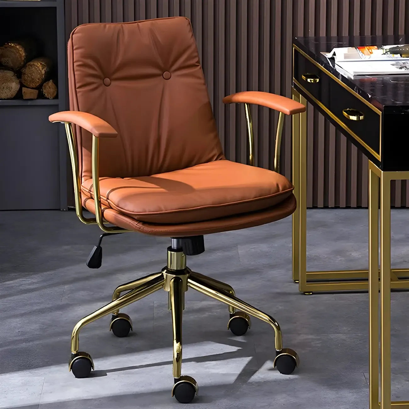Fauteuil de bureau réglable en cuir capitonné avec base dorée