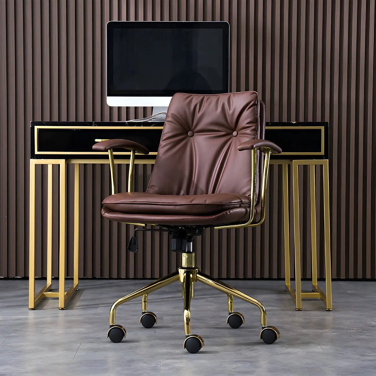 Fauteuil de bureau réglable en cuir capitonné avec base dorée