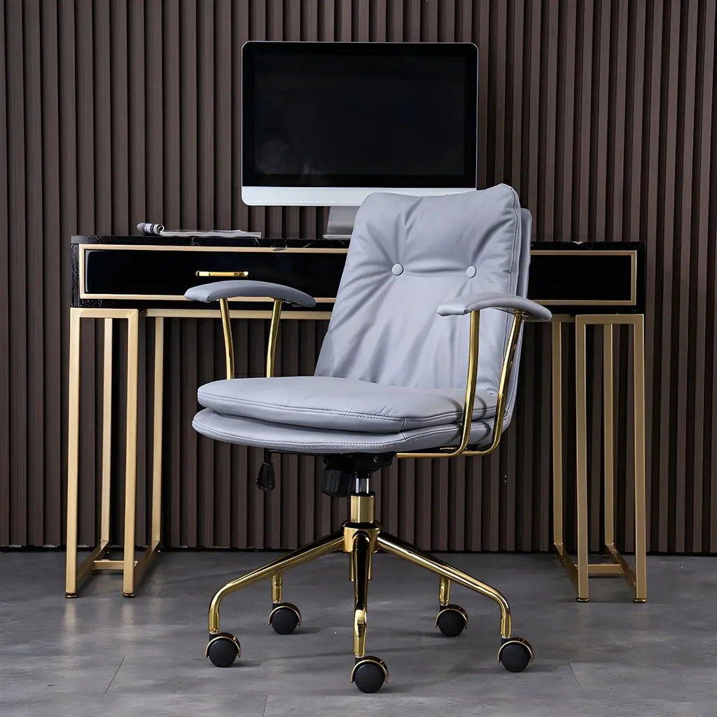 Fauteuil de bureau réglable en cuir capitonné avec base dorée