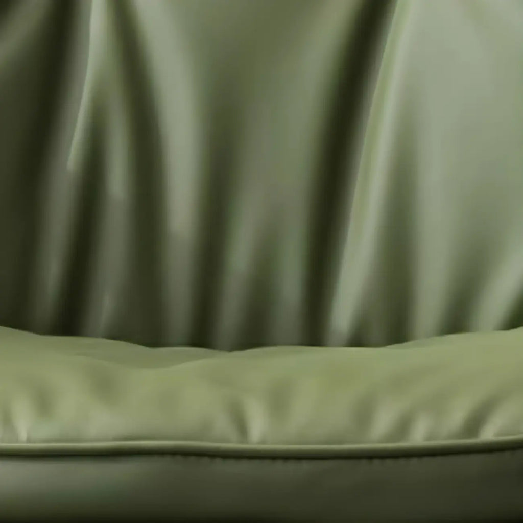 Fauteuil de bureau réglable en cuir capitonné avec base dorée