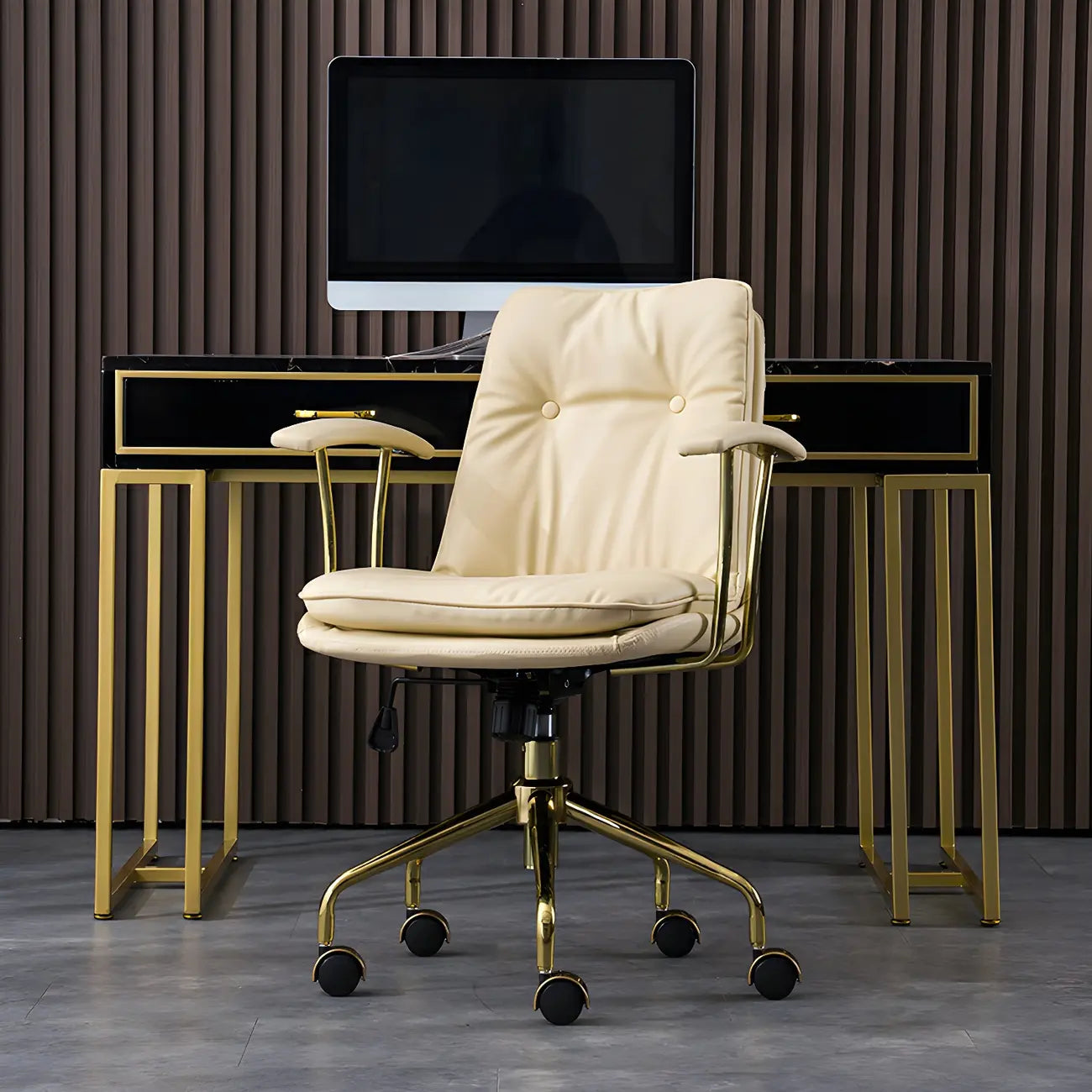 Fauteuil de bureau réglable en cuir capitonné avec base dorée