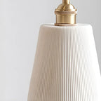 Applique da parete in ottone anticato con braccio orientabile e paralume in ceramica bianca