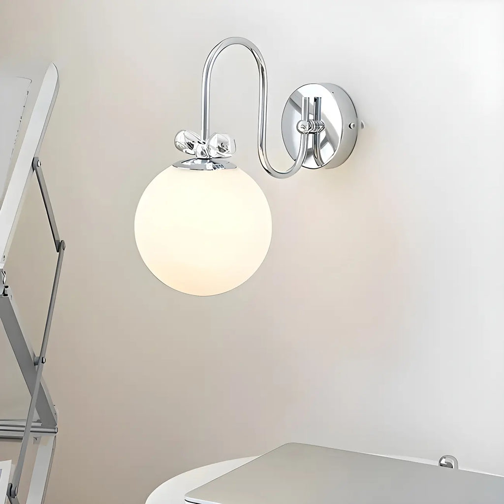 Applique murale LED Globe avec finition chromée pour chambre