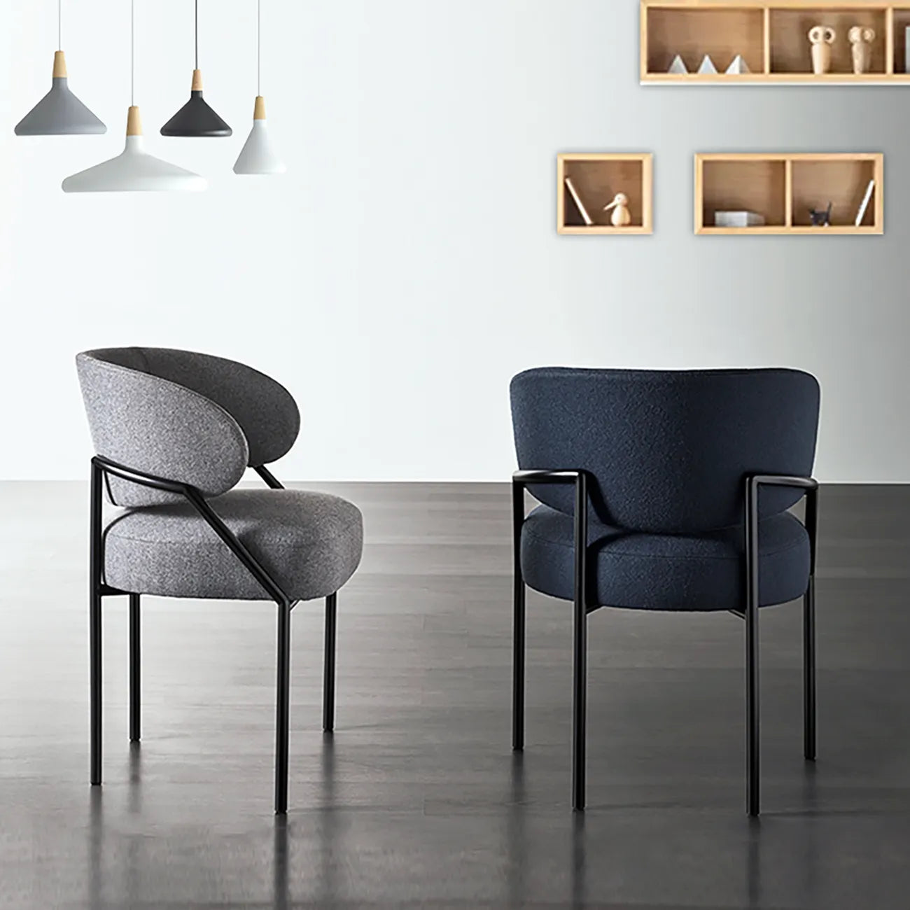 Chaise de salle à manger contemporaine grise rembourrée avec structure en métal