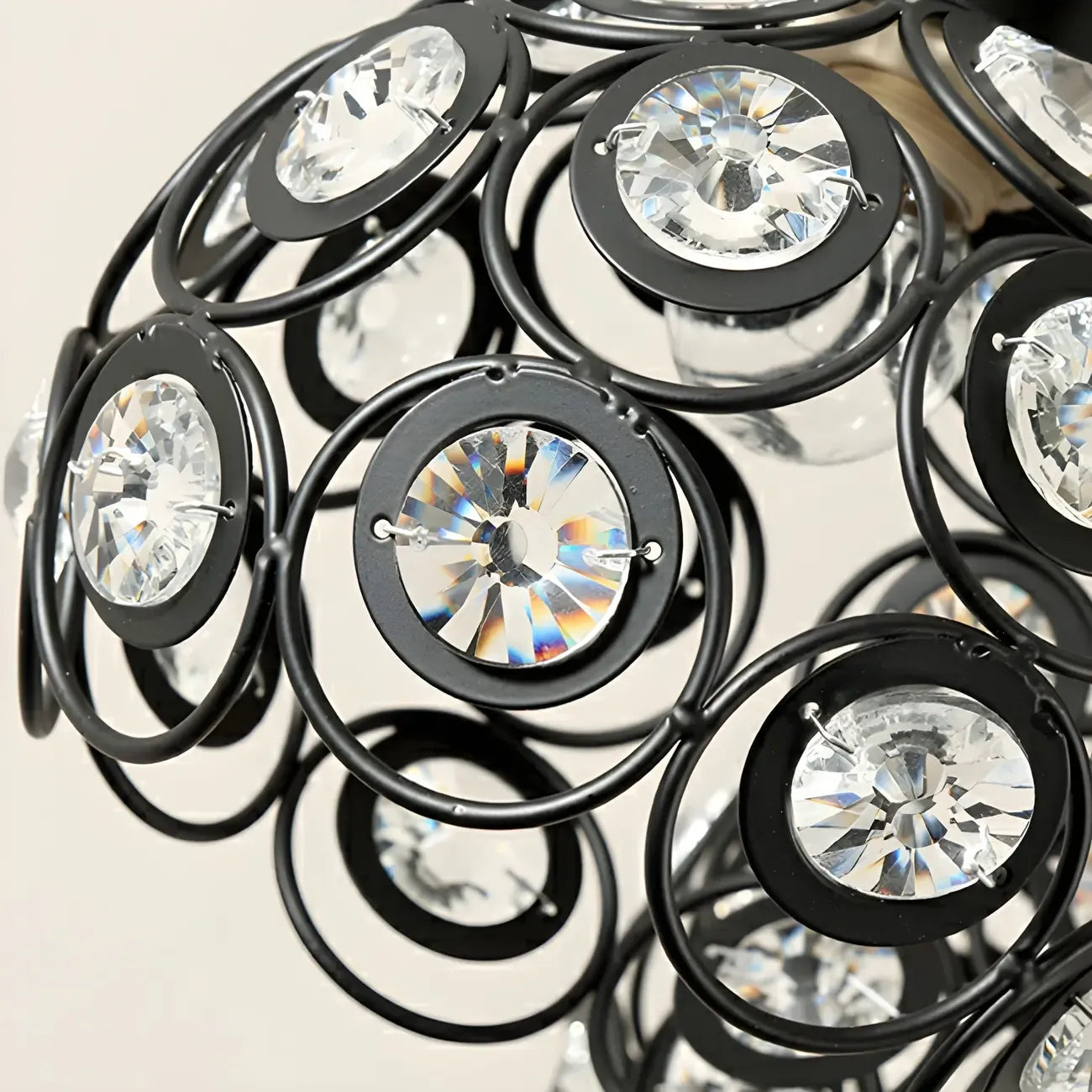 Suspension moderne à 3 lumières ronde en cristal et métal noir avec dôme