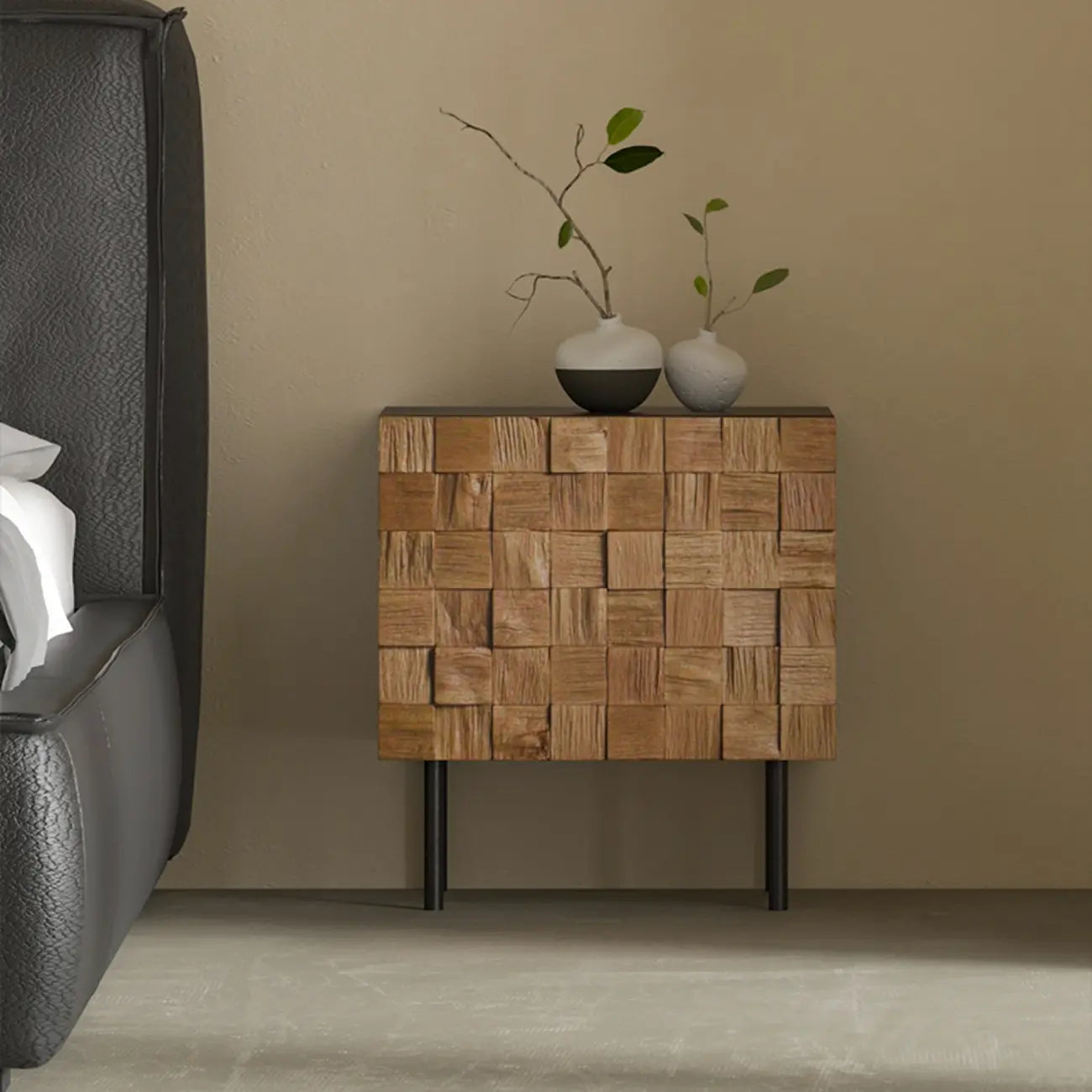 Table de chevet en bois de style moderne du milieu du siècle