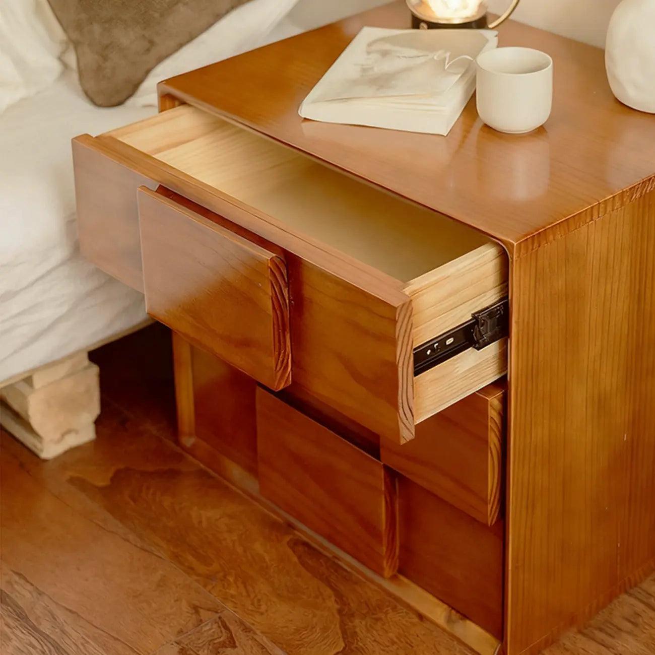 Table de chevet en bois de style moderne du milieu du siècle avec 2 tiroirs