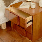 Table de chevet en bois de style moderne du milieu du siècle avec 2 tiroirs