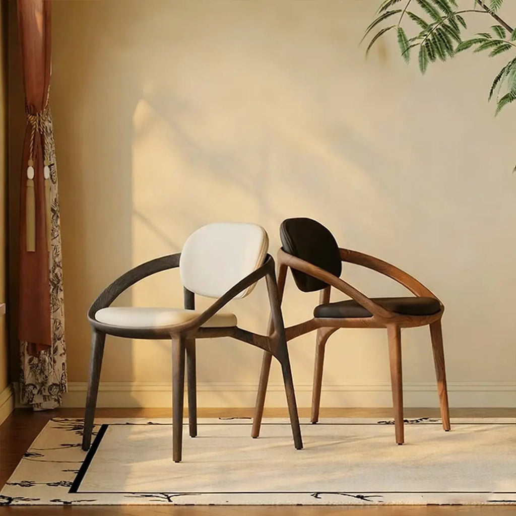Chaise de salle à manger en bois de style moderne du milieu du siècle avec accoudoirs