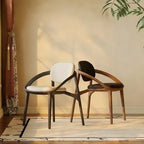 Chaise de salle à manger en bois de style moderne du milieu du siècle avec accoudoirs