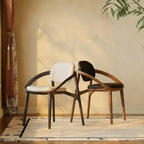 Chaise de salle à manger en bois de style moderne du milieu du siècle avec accoudoirs