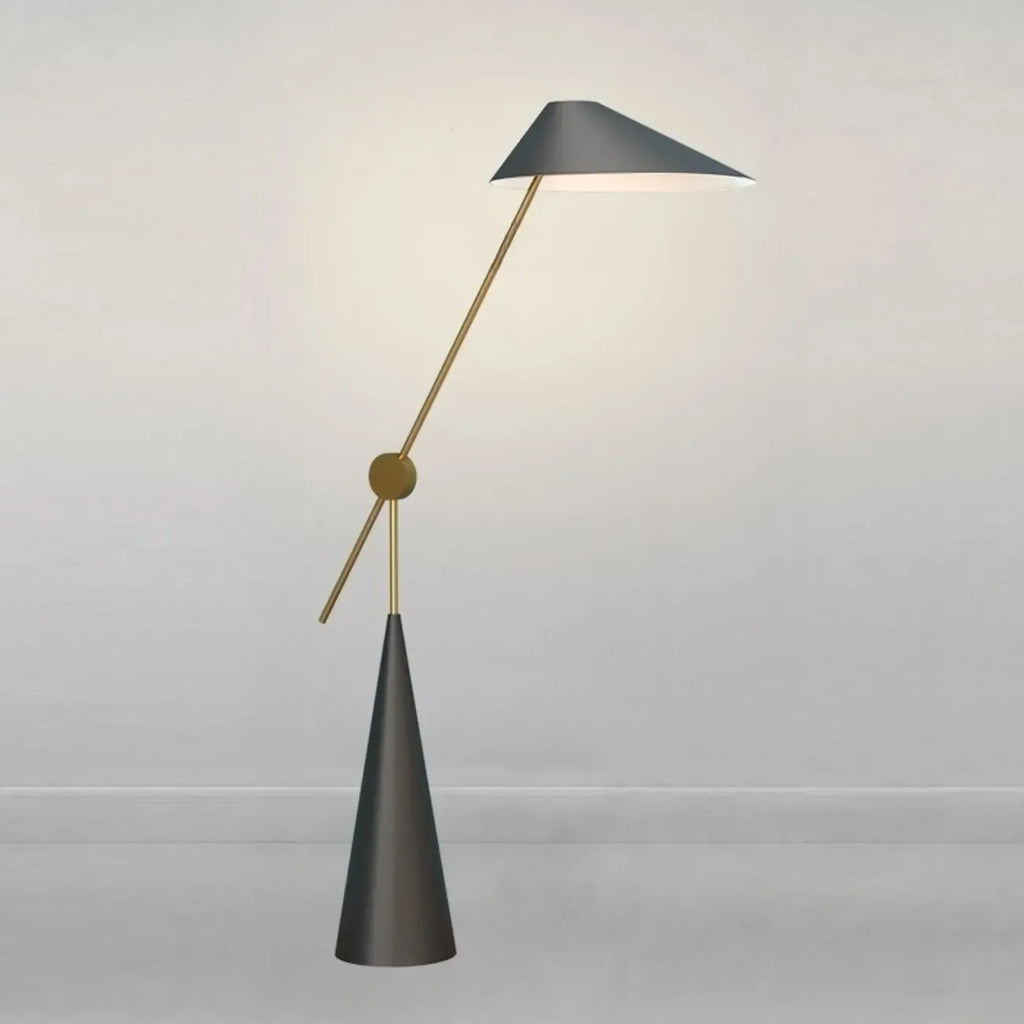 Lampadaire moderne noir avec abat-jour triangulaire et pied en métal