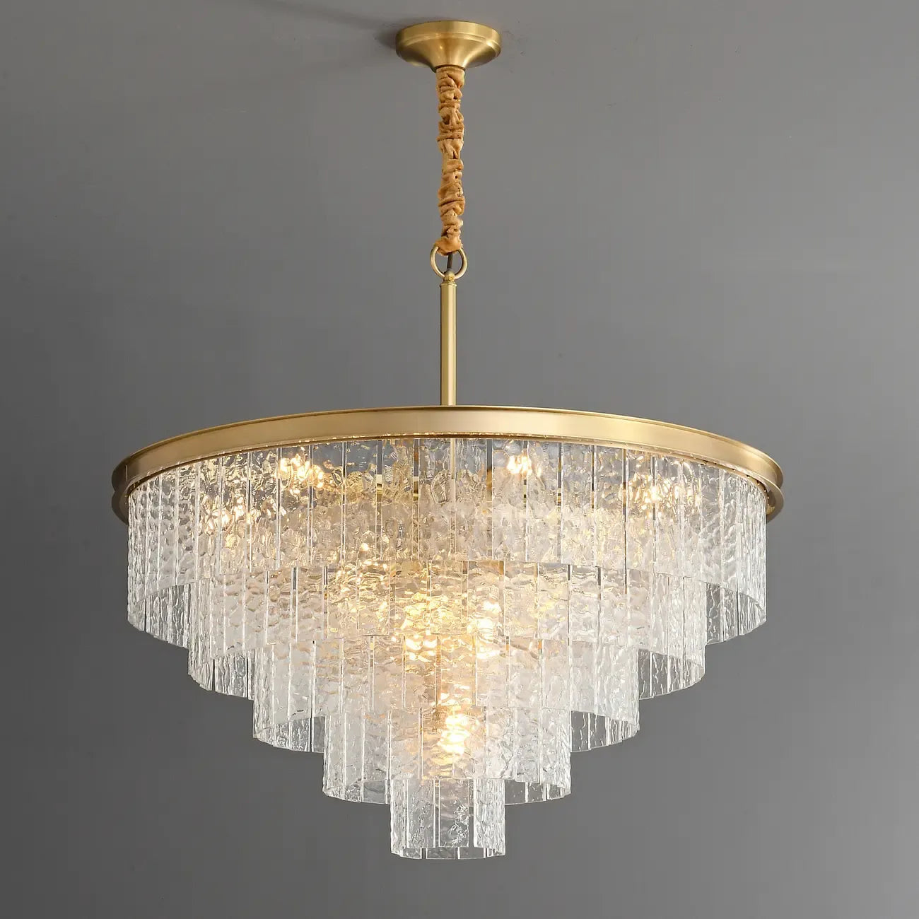 Lustre Gaia de luxe avec tige de suspension en laiton et verre étagé