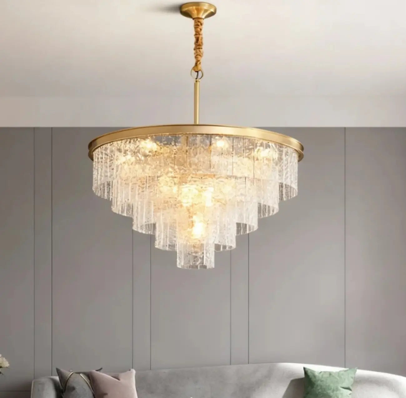 Lustre Gaia de luxe avec tige de suspension en laiton et verre étagé