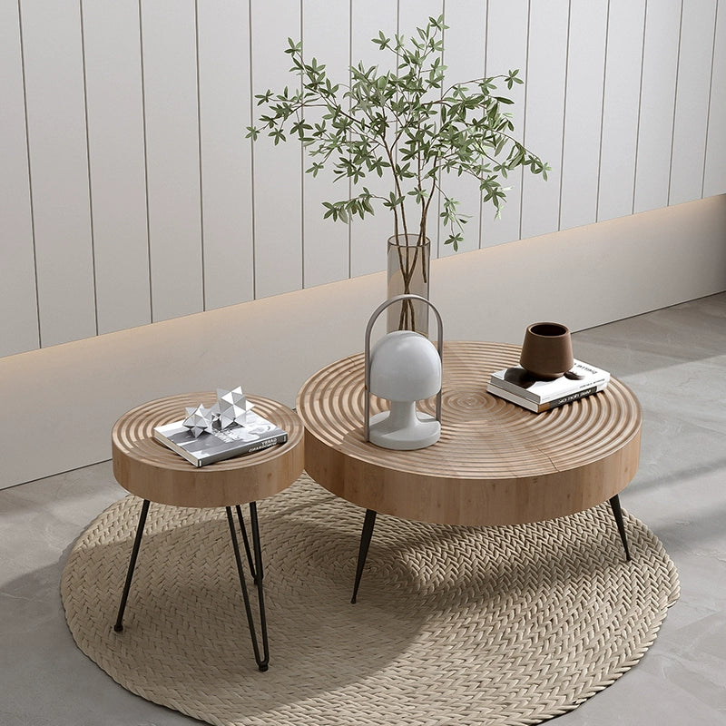 Tavolino scandinavo rotondo a 4 gambe con venature del legno
