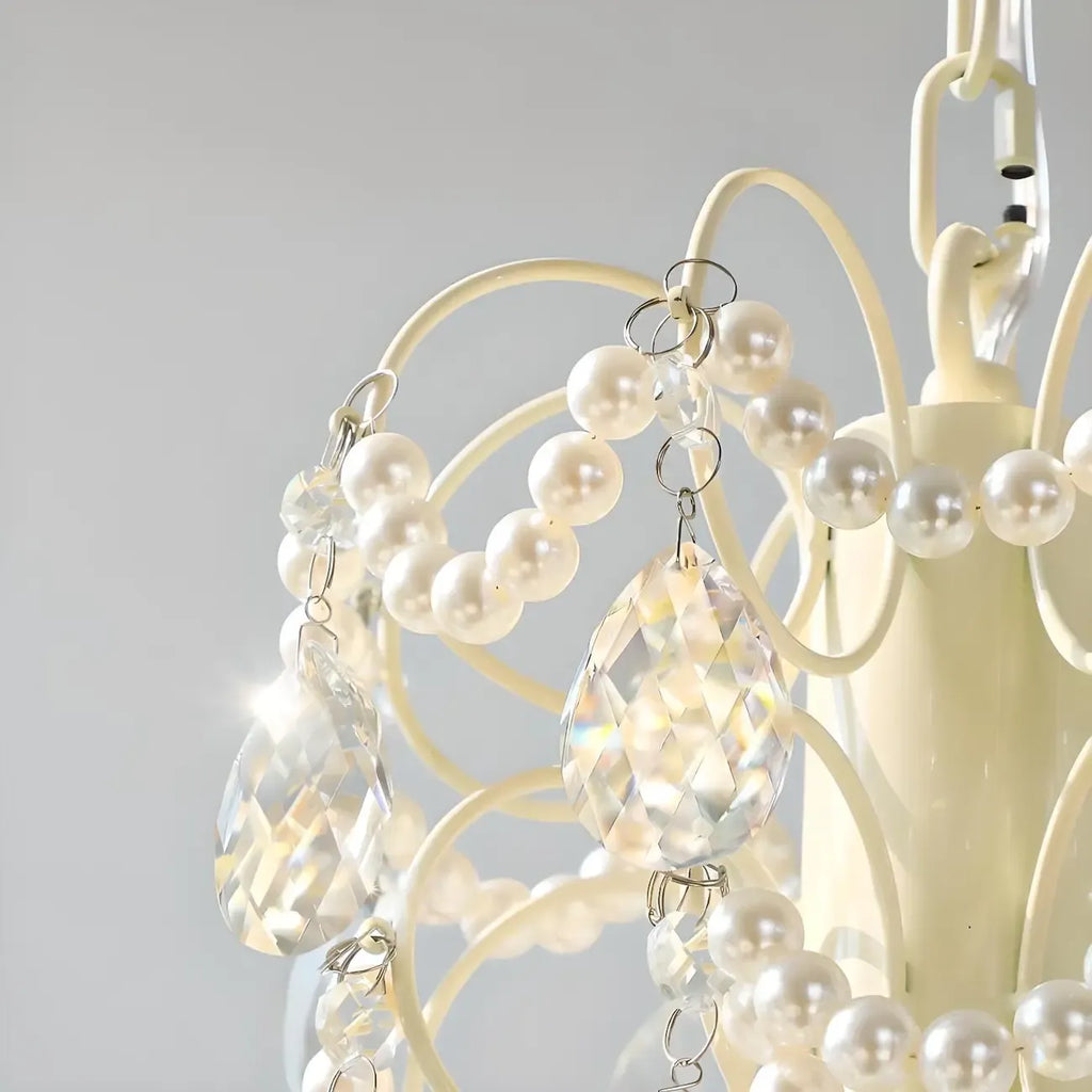Lustre moderne en cristal, métal ivoire et verre blanc.