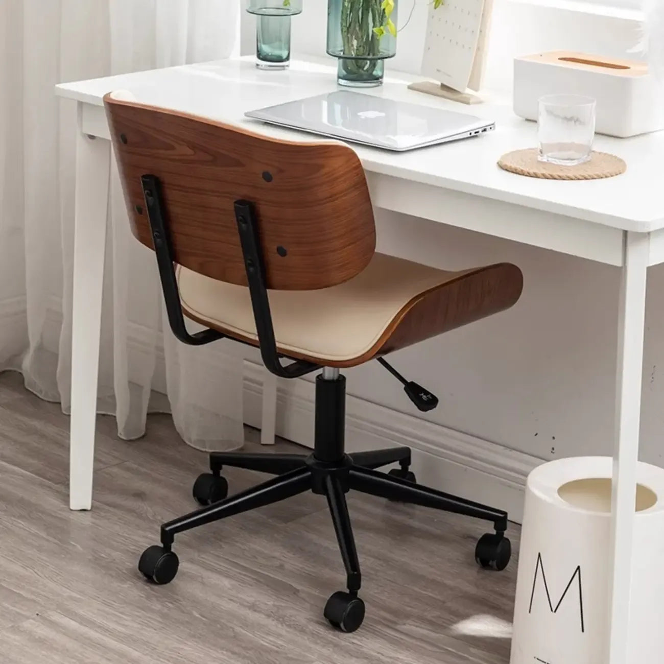 Fauteuil de bureau ergonomique pivotant en cuir noir réglable