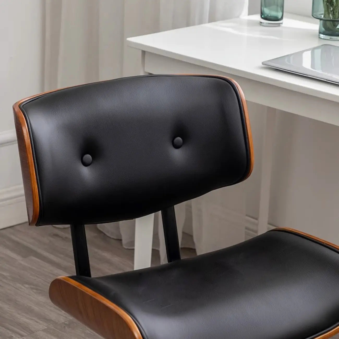 Fauteuil de bureau ergonomique pivotant en cuir noir réglable