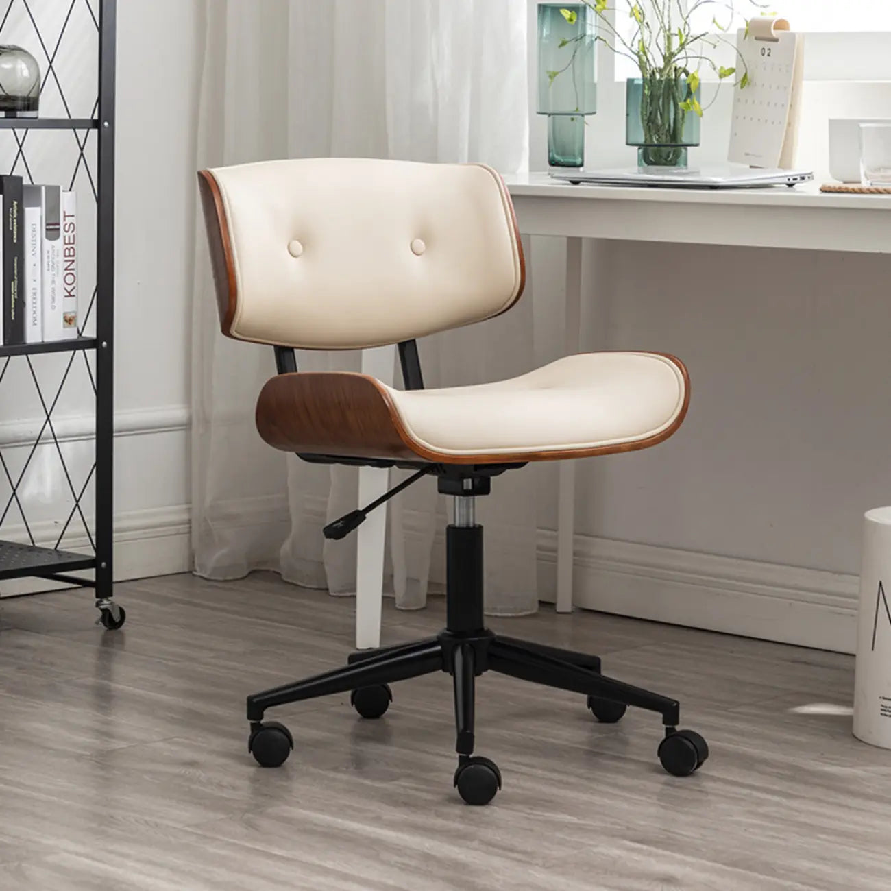 Fauteuil de bureau ergonomique pivotant en cuir noir réglable