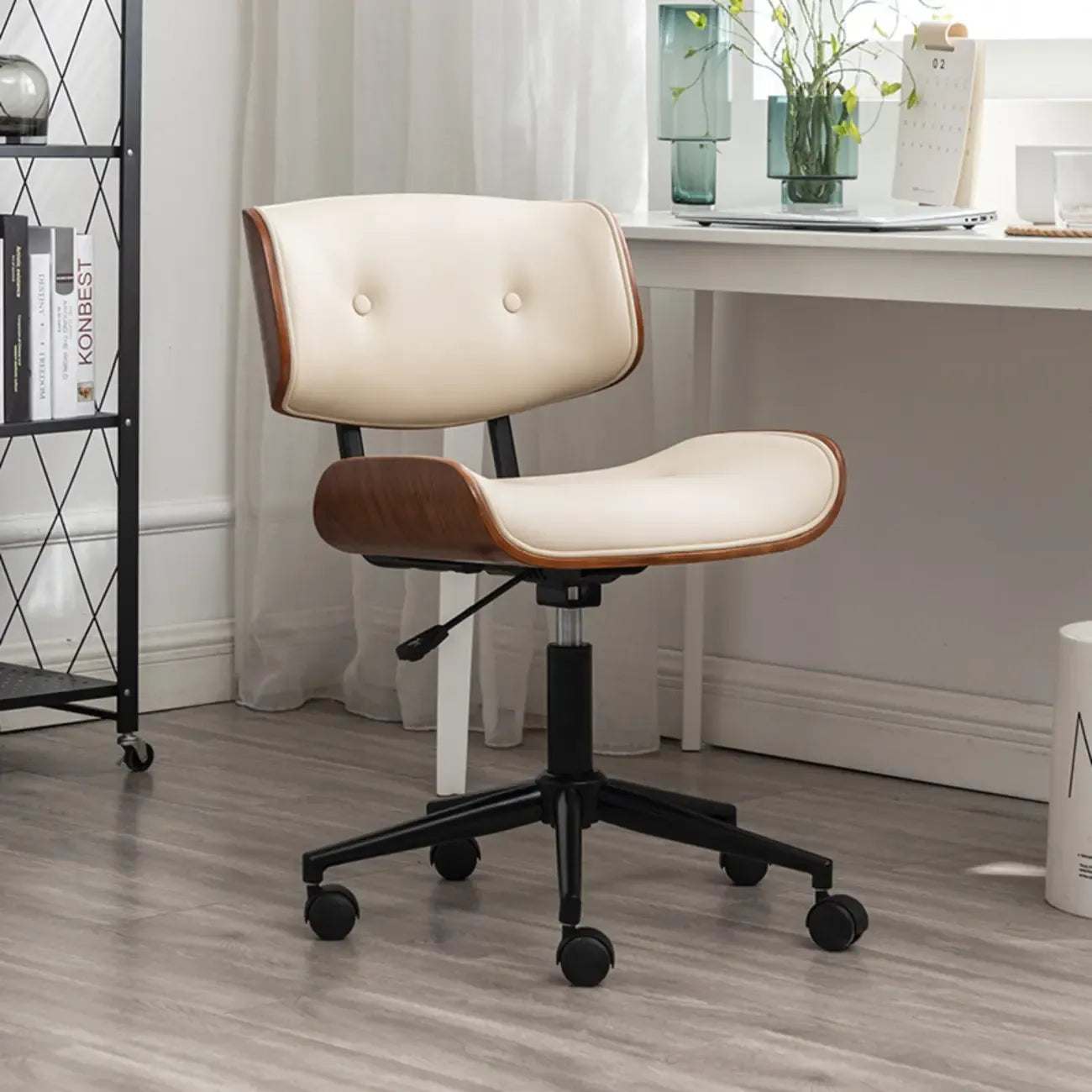 Fauteuil de bureau ergonomique pivotant en cuir noir réglable
