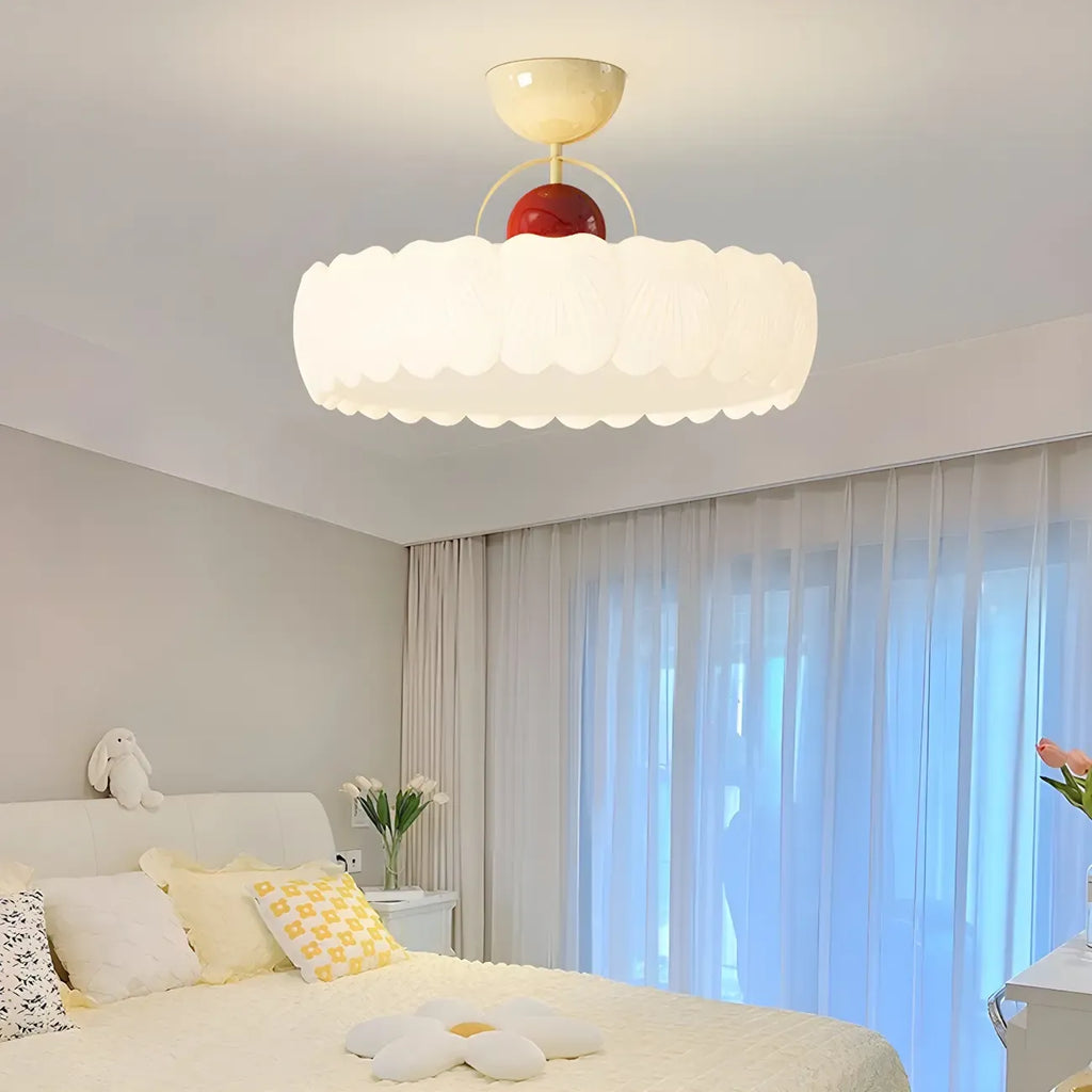 Plafonnier semi-encastré beige en forme de tambour avec abat-jour en plastique