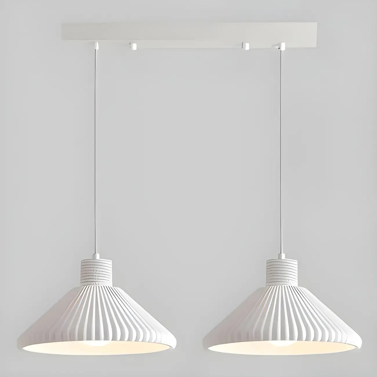 Suspension moderne beige conique pour îlot de cuisine, réglable.