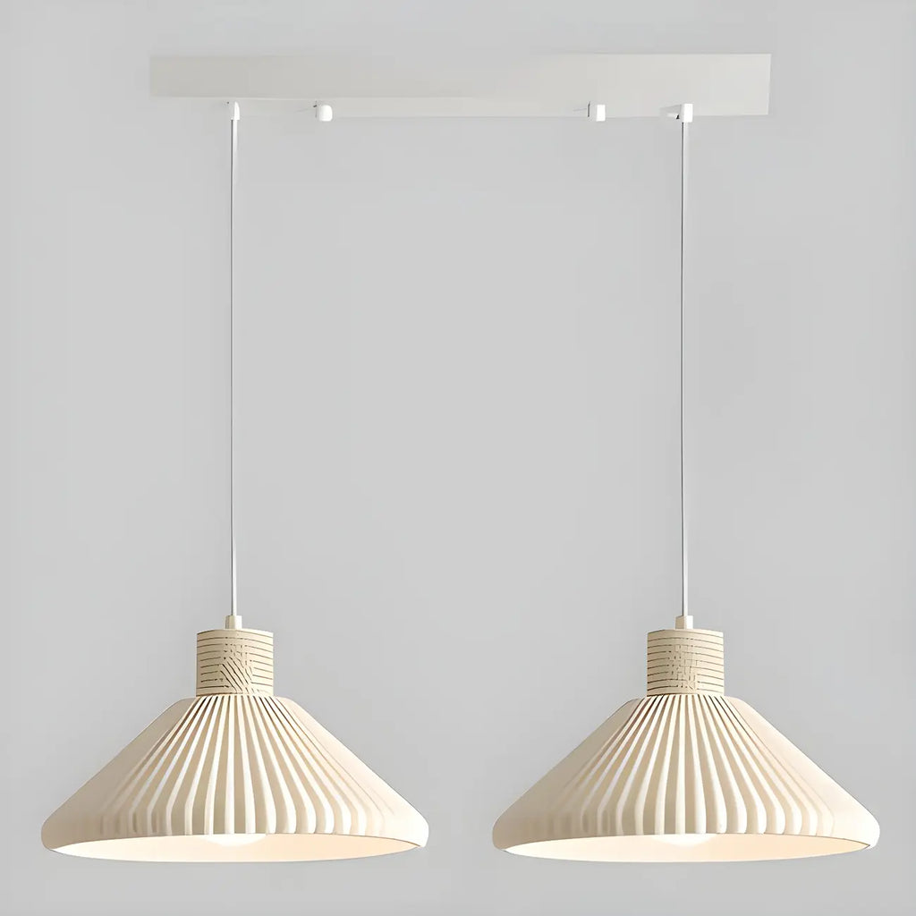 Suspension moderne beige conique pour îlot de cuisine, réglable.