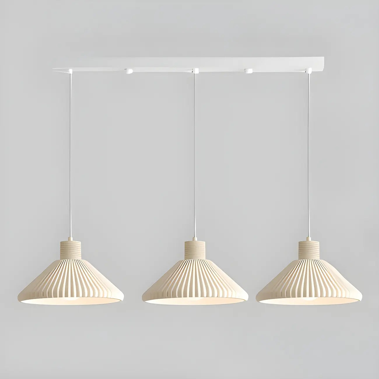 Suspension moderne beige conique pour îlot de cuisine, réglable.
