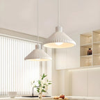 Suspension moderne beige conique pour îlot de cuisine, réglable.