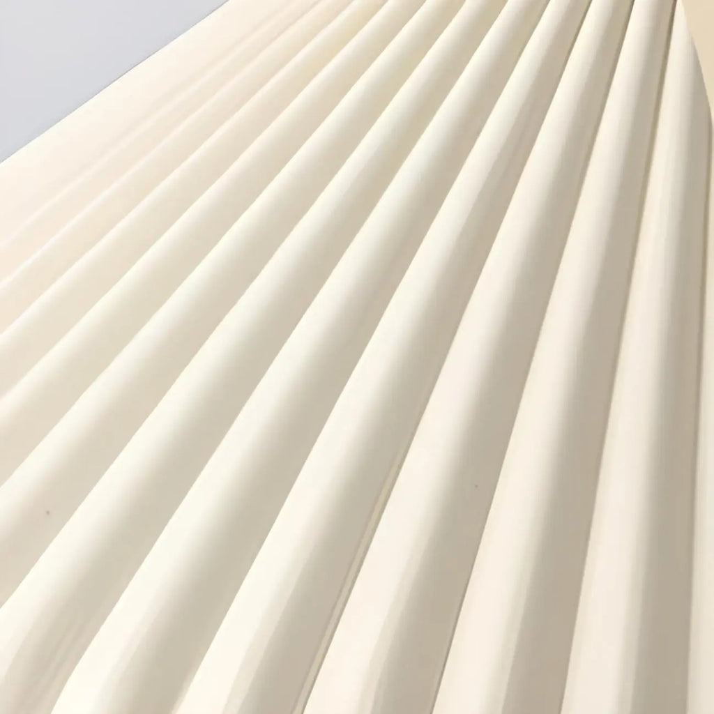 Suspension moderne beige conique pour îlot de cuisine, réglable.